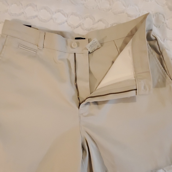 Dockers flat front shorts 14 - Picture 5 of 8